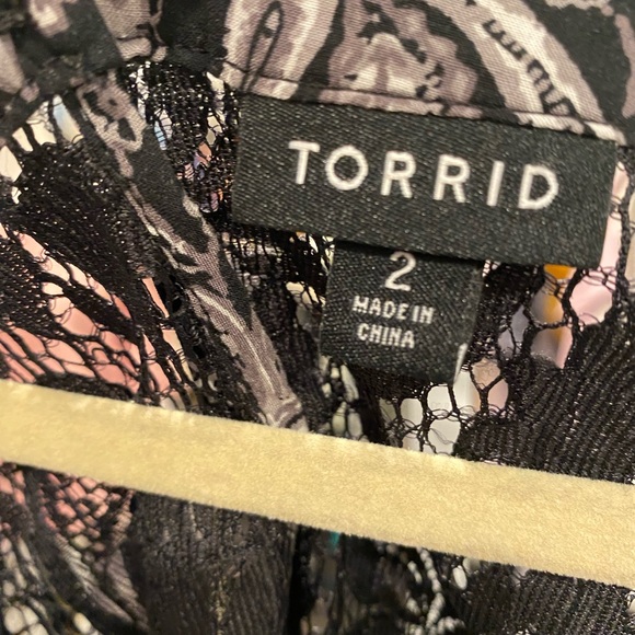 Torrid Halter Style Floral Paisley Crochet Lace Top - Picture 4 of 7